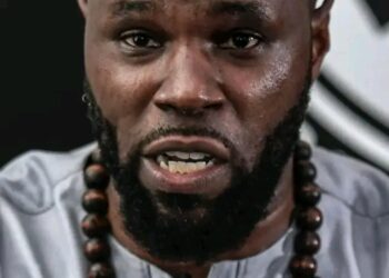 Comparution de Kémi Seba en Afrique du Sud : Le pseudo panafricaniste placé sous mandat de dépôt (les détails)