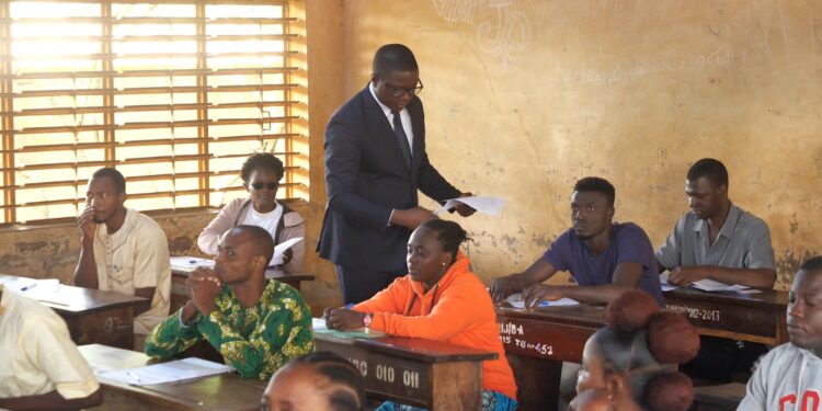 Baccalauréat 2026 à Parakou : Le préfet Chakour Assouma donne le coup d’envoi au CEG Zongo