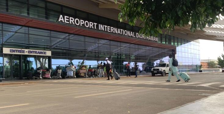 Explosions et tirs à l&rsquo;aube : le récit de l&rsquo;attaque de l&rsquo;aéroport de Niamey