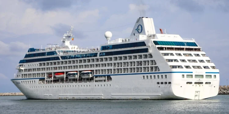 Escale historique d’Oceania Regatta à Cotonou : Le Bénin séduit les croisiéristes internationaux