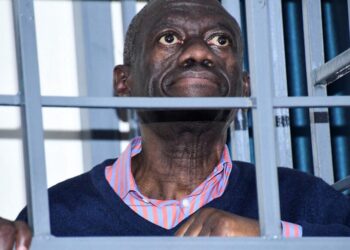 Ouganda : Kizza Besigye traîné de force devant la Haute Cour