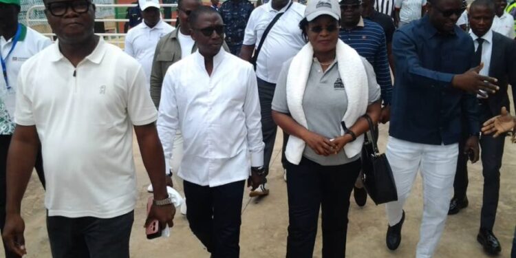 Clôture Championnat national scolaire 2026 : Le maire Ayikpé et le souverain Xwlaholou Tantin Vankou II félicitent l&rsquo;équipe innovante de l&rsquo;OBSSU
