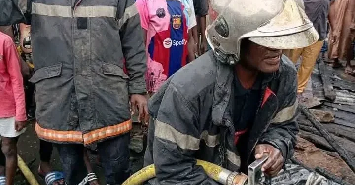 Bénin : Un dépôt présumé d&rsquo;essence frelatée sème le chaos à Glazoué (Les détails)