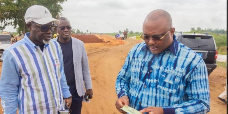 Abomey-Calavi : Le maire Nathanaël Koty contrôle l’exploitation des carrières de sable à Akassato