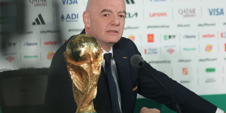 Coup de tonnerre : l&rsquo;UEFA demande désormais la tête de Gianni Infantino