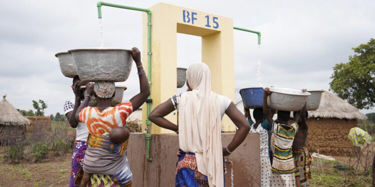 Accès à l&rsquo;eau potable en milieu rural à Gogounou : 90 km de canalisations pour l&rsquo;eau potable jusque dans les maisons à Ouara